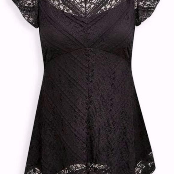 NWT-Torrid Babydoll Lace Crew Neck Sharkbite Hem Top 5x - Picture 3 of 6